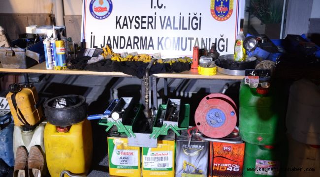 Kar Maskeli Hırsızlar Jandarmadan Kaçamadı