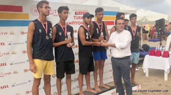 Plajı Olmayan Şehrin Sporcuları Plaj Voleybolu Türkiye Şampiyonu Oldu