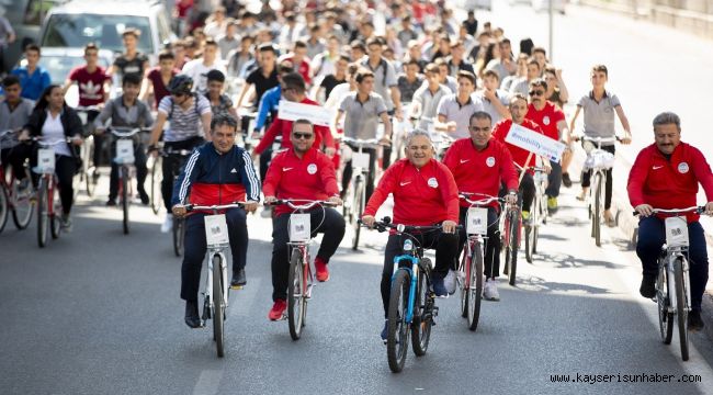Başkan Büyükkılıç Bisikletle Şehir Turu Attı