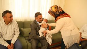 Başkan Cabbar'dan İki Bininci Bebeğe “Hoşgeldin Bebek” Hediyesi  