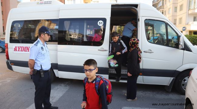 Büyükşehir Belediyesi Zabıtası, Okul Servislerine Yönelik Denetimlerini Sürdürüyor 