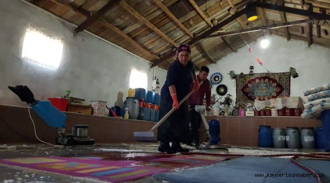 Çok Sevdiği İşi Yapmak İçin Ahırı Halı Yıkama Tesisine Çevirdi 