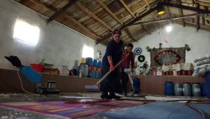 Çok Sevdiği İşi Yapmak İçin Ahırı Halı Yıkama Tesisine Çevirdi 