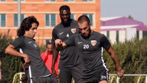 Emmanuel Adebayor Takıma Katıldı