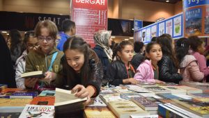 Kitap Fuarı Rekor Ziyaretçi ile Devam Ediyor