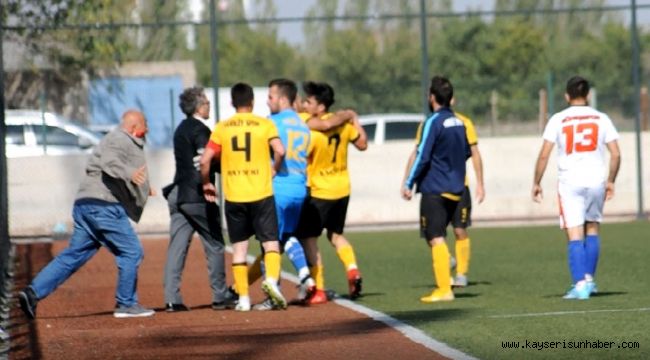 Kulüp Başkanı, Futbolcusunu Dövdü 