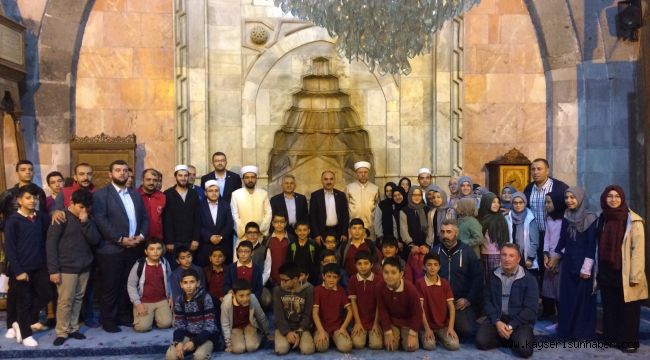 Öğrenciler Mehmetçik İçin Sabah Namazında Buluşup Dua Etti 