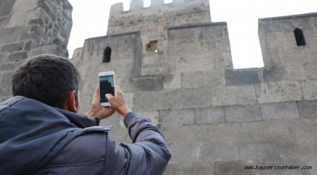 Tarihi kalede intihar girişimini film gibi seyrettiler
