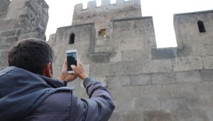 Tarihi kalede intihar girişimini film gibi seyrettiler