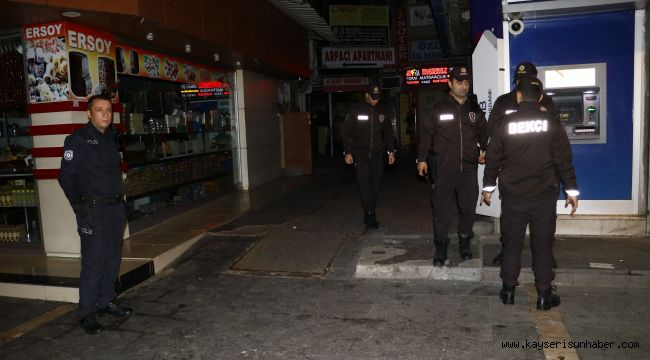 Tartıştığı üvey babasını sokak ortasında pompalı tüfekle vurdu
