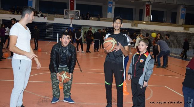 ERÜ Spor Bilimlerinden “Otizmin Farkındayız Onların Yanındayız” Etkinliği