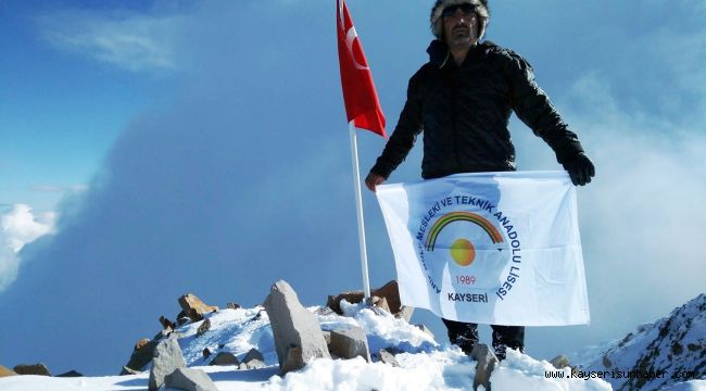 Öğretmen’den tek kişilik Cumhuriyet Tırmanışı