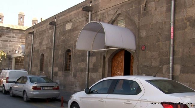 Tarihi camiye tente yapıldı