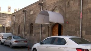 Tarihi camiye tente yapıldı