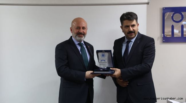 Başkan Çolakbayrakdar'a meslekte 25. yıl onur ödülü