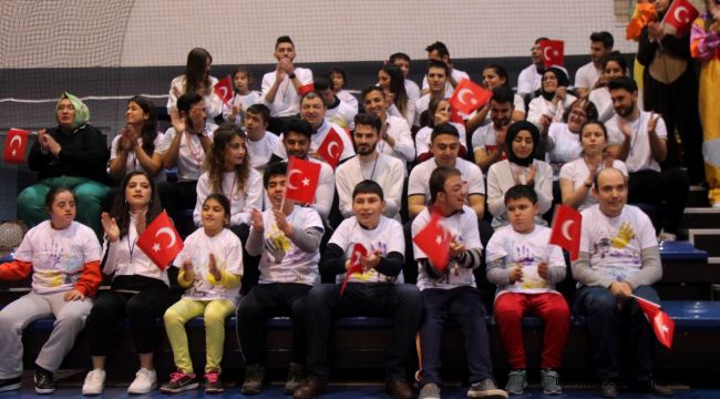 Engelli çocuklar, ERÜ öğrencileriyle gönüllerince eğlendi