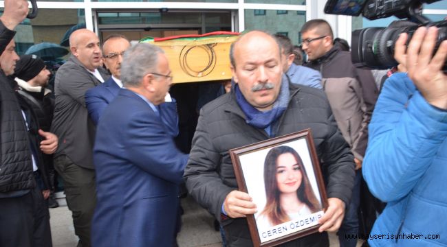 Evinin önünde bıçaklanarak öldürülen Ceren Özdemir için gözyaşları