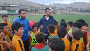 İlhan Parlak, Futbola Başladığı Yerköyspor'u Ziyaret Etti