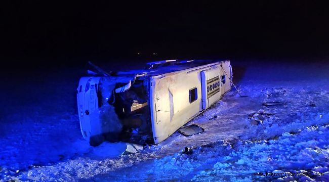 Yolcu otobüsü devrildi: 23 yaralı