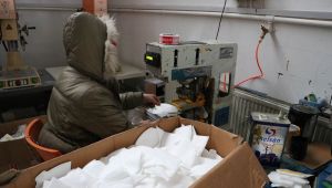 Çin’e maske yetiştirmek için gece gündüz çalışıyorlar