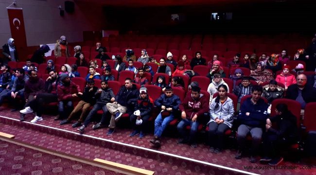 Develi Belediyesinden engelli öğrencilere sinema etkinliği