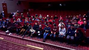 Develi Belediyesinden engelli öğrencilere sinema etkinliği