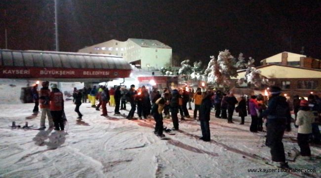 Erciyes'te 'Meşaleli' Yılbaşı Heyecanı