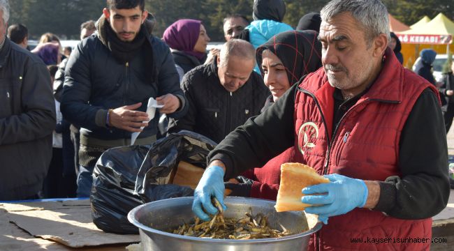 Sun Fuarcılık’tan Vatandaşlara 5 Ton Hamsi İkramı