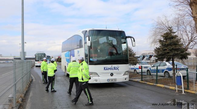 Yolcu otobüslerinde 'Emniyet kemeri' ve 'Lastik' denetimi