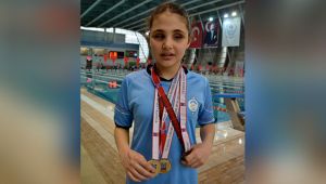 12 yaşındaki görme engelli yüzücü Cemre, 6 yılda 22 madalya kazandı