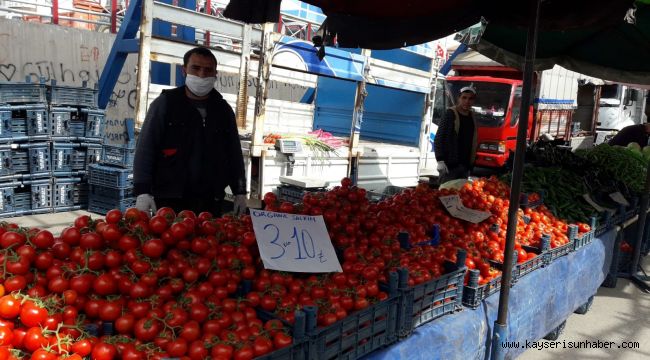 Develi'de pazarcılar da hijyene dikkat ediyor