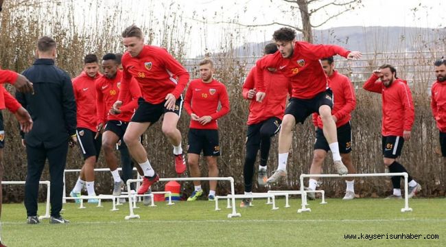 Kayserispor'da topbaşı ertelendi