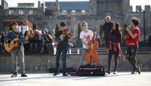 Sanatçılar Sokağı Genç Müzisyenleri Ağırladı