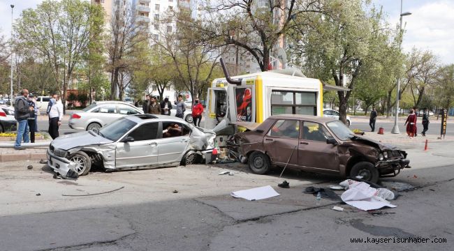 Kayseri'de direksiyon hakimiyeti kaybolan otomobil dehşet saçtı: 1 ölü