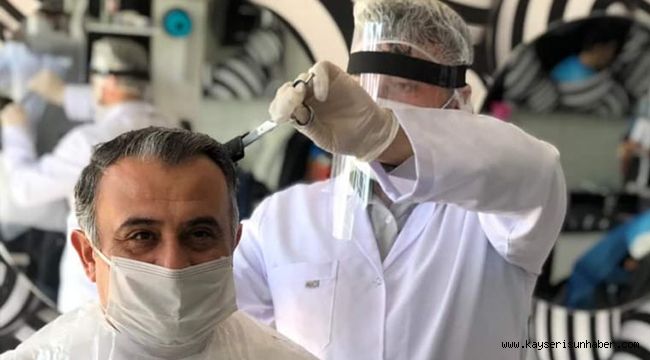 Berberler açıldı, Başkan Cabbar tıraşını oldu