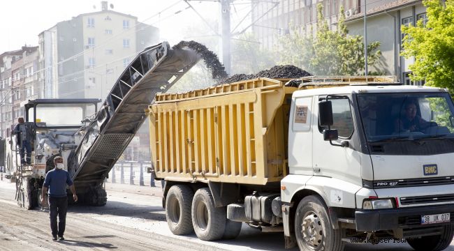 Büyükşehir çalışmalarını kısıtlama günü de devam ettirdi