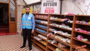 Caminin girişi, hayır çarşısına dönüştürüldü