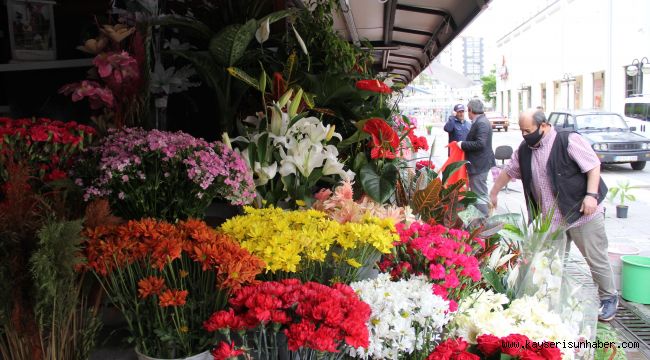 Kayseri'de çiçekçilerde 'Anneler Günü' hazırlığı