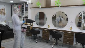 Melikgazi'de berber ve kuaförler dezenfekte edildi