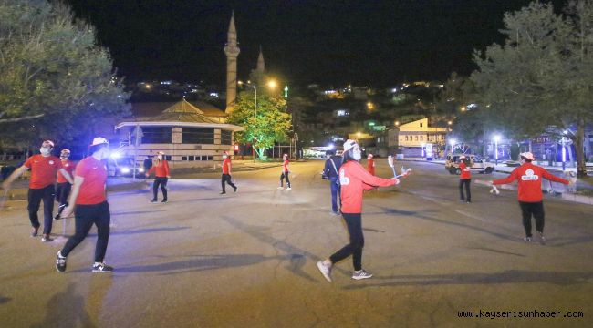 Spor A.Ş. sporcularından, Hacılar'da evde kalanlara gösteri