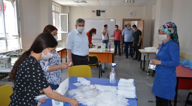 Başkan Altun, maske dikim kursunu ziyaret etti