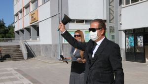 İlk ders zilini Milli Eğitim Müdürü Celalettin Ekinci çaldı