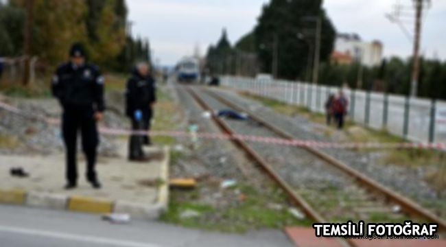 Lokomotif, tren raylarında oturan gençlere çarptı: 1 ölü, 1 yaralı