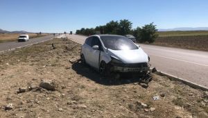 Refüje çarpan otomobilde aynı aileden 7 kişi yaralandı