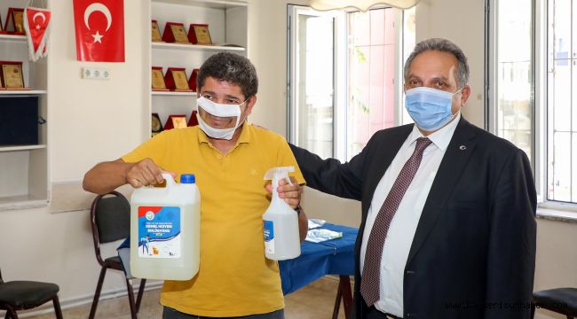 Başkan Yalçın'dan işitme engellilere özel şeffaf maske