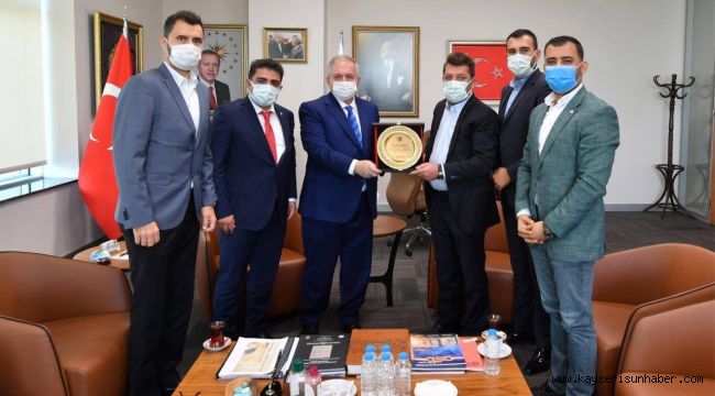 Teşhir ettikleri OSB Başkanı'na plaket verdiler!
