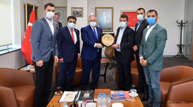 Teşhir ettikleri OSB Başkanı'na plaket verdiler! 