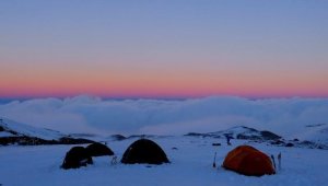 Anadak Anadolu Dağcılık ve Doğa Sporları Kulübü Zirve Tırmanışı