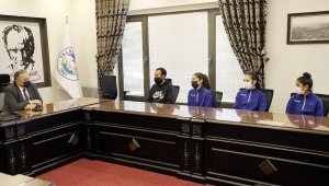 Başkan Yalçın Türkiye 3.'sü Talaslı sporcuları ağırladı