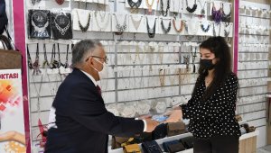 Büyükşehir, yılın son gününde 15 bin adet maske dağıttı